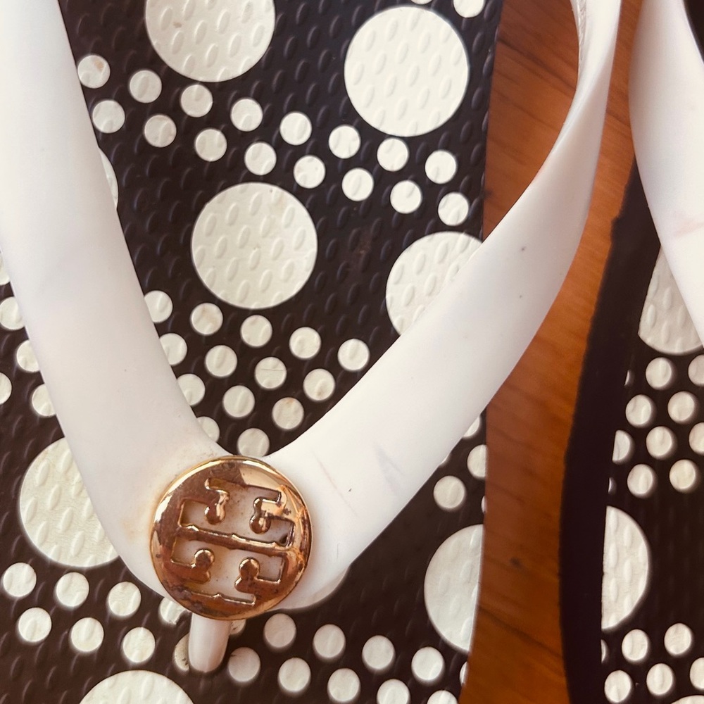 Tory Burch Polka Dot Black and Off White Classic Flip Flop Sandals Size 9 Gold T - Picture 5 of 11